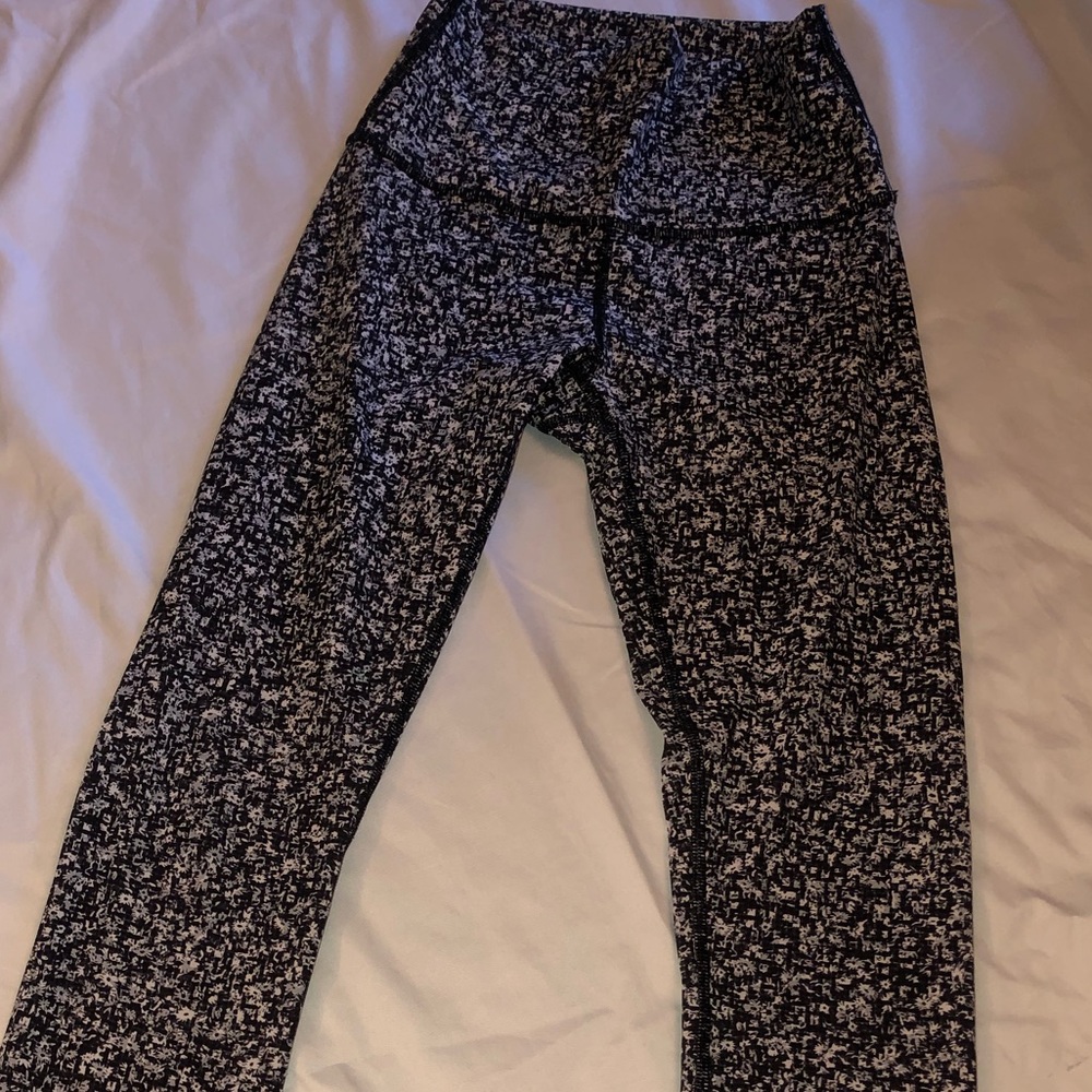 NEW lululemon leggings 28” black and white